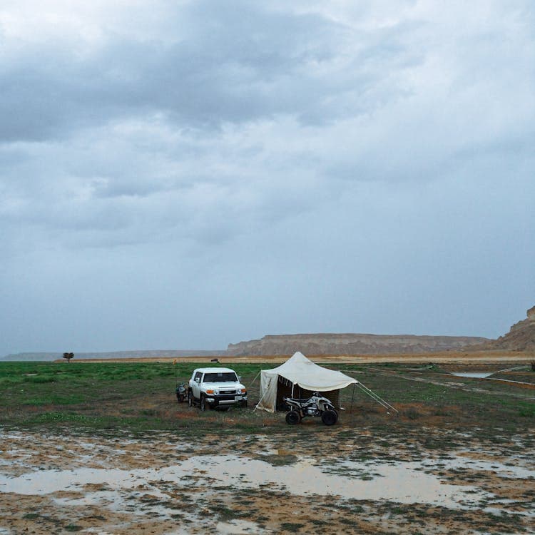 تخييم في صحراء السعودية